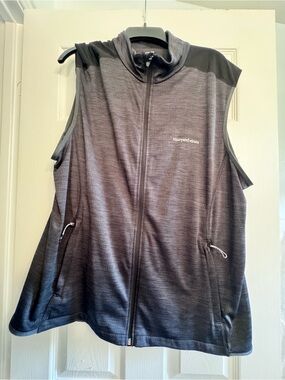 Vineyard Vines Gray-to-Black Gradient Sleeveless Zip Vest
